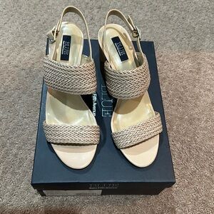 🎉🎉SAKS BEIGE SANDALS NWT SIZE 8.5🎉